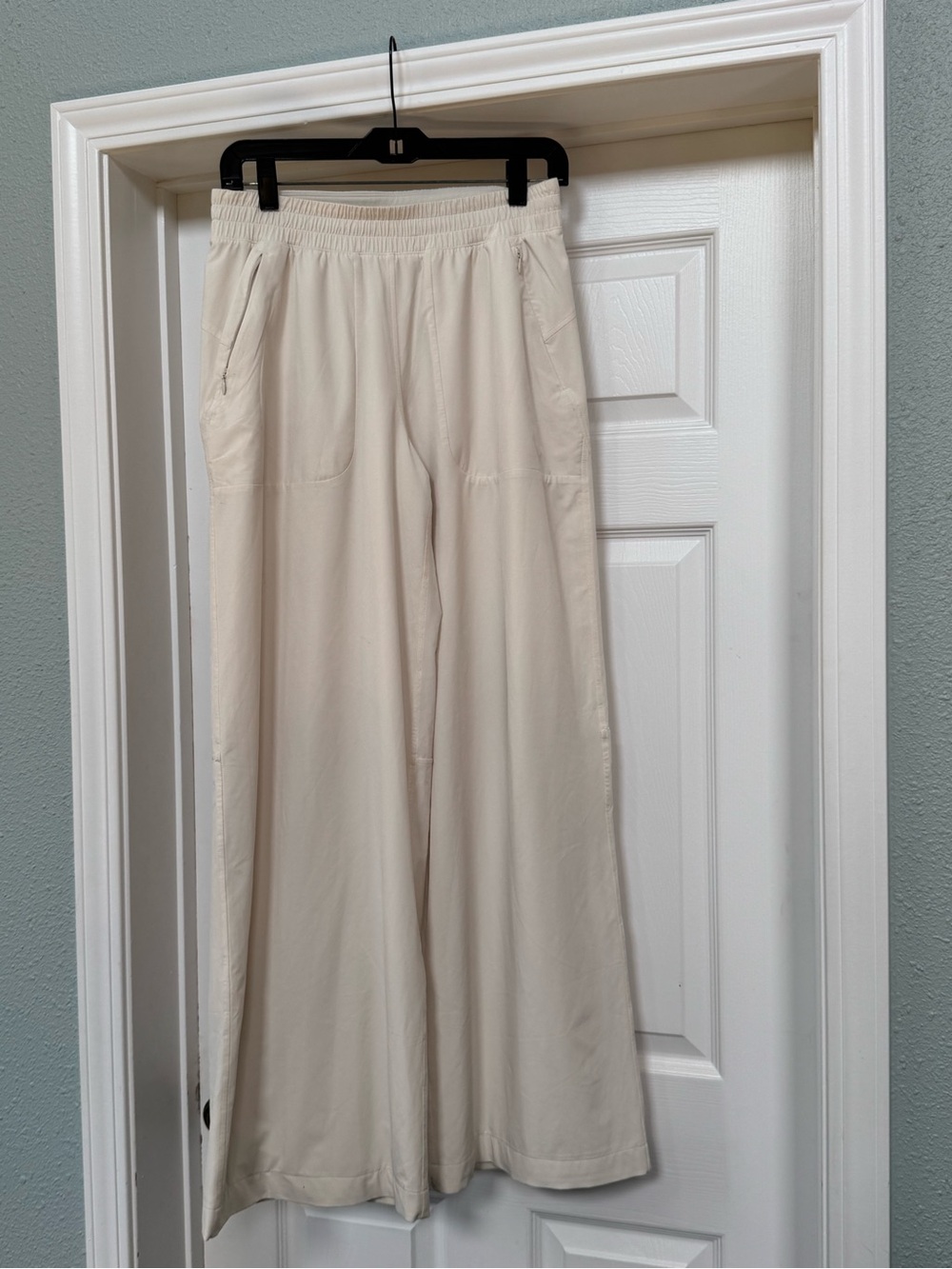 lululemon athletica Lightweight Wide-Leg Pants in Cream